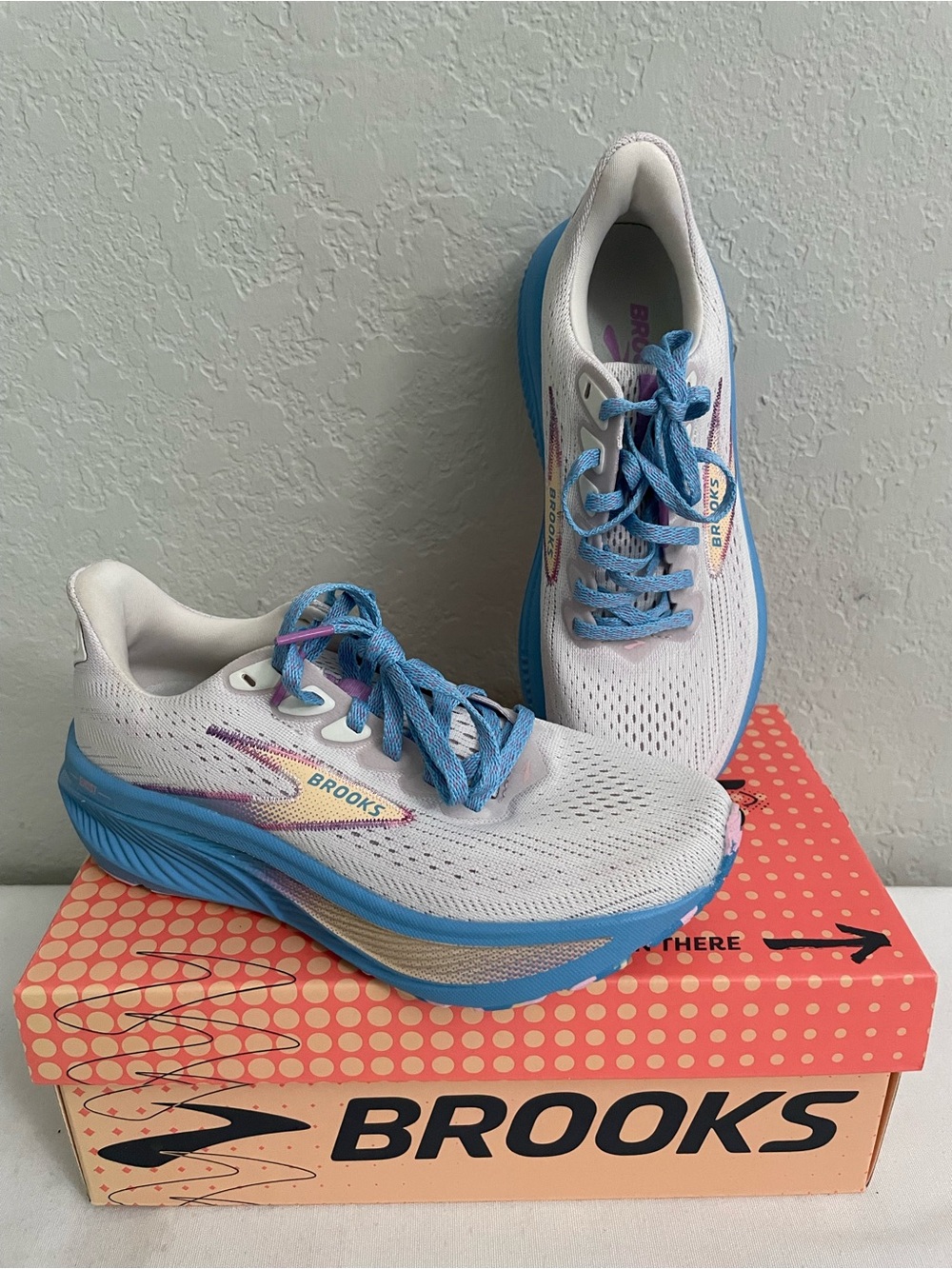 Brooks Women’s Ghost 17 Running Shoes Size 6 Mauve/Orchid/Bonnie